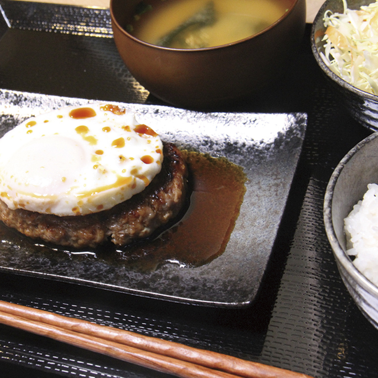 日本初照り焼き専門店のテリ玉ハンバーグ